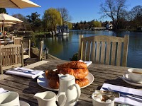 The Swan at Streatley 1078017 Image 4